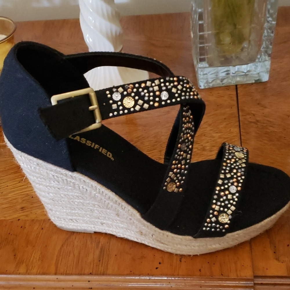Shoes - Picture 2 of 3